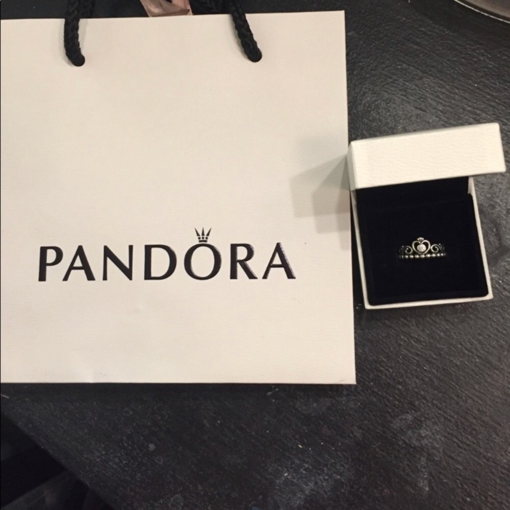 PANDORA PRINCESS RING SIZS 4.5/5 great condition!